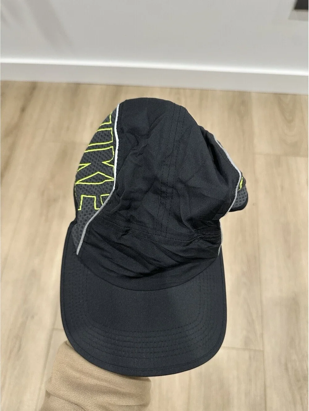 Nike 5 Panel Hat Cap Strap Back Black Neon Aerobill AW84 Lightweight Adjustable